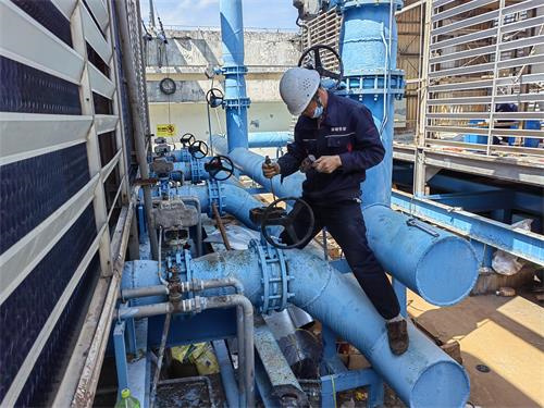 玻璃鋼化糞池的的使用壽命與抗壓強(qiáng)度有關(guān),玻璃鋼化糞池的優(yōu)點(diǎn)